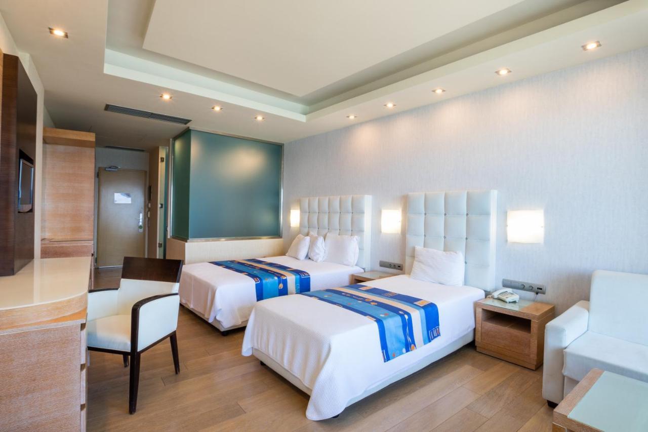 Konstantinos Palace Karpathos Bagian luar foto